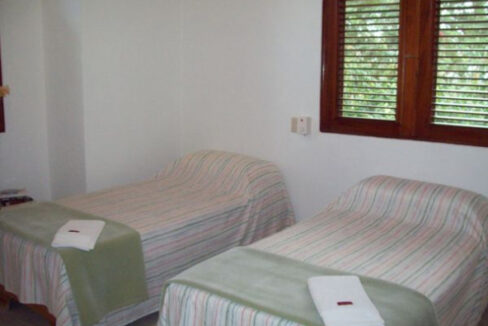 21229608024-592x444-1