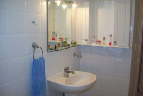 41229608024-592x444-1