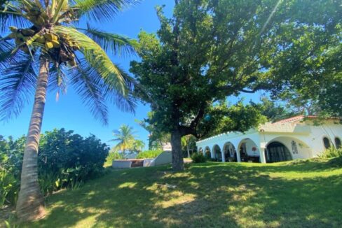 Beautiful-Mediterranean-Oceanfront-Villa-for-sale-Sosua4-850x530-1