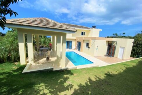 Outstanding-Grand-Villa-with-pool-and-ocean-view-for-Sale-in-El-Doral-Puerto-Plata17-555x400-1