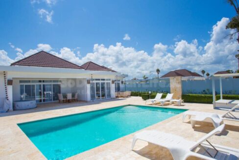 luxurious-oceanfront-villa-at-its-finest-38-1170x648-1