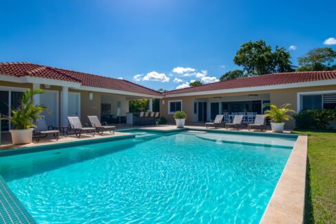 10-Pool_G8S4203-HDR-1240x720