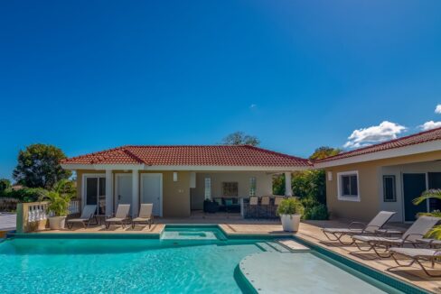 10-Pool_G8S4257-HDR-1240x720