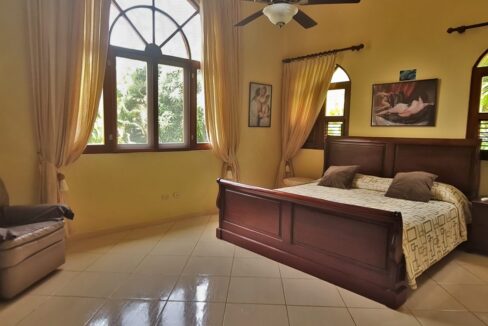 20220519_123207red-1200x720