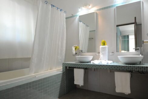 DSC_2107-Custom-1240x720