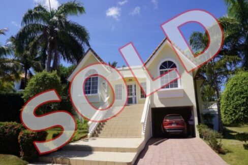 Residential-Hispaniola-Three-Bedroom-Villa-for-sale-525x350