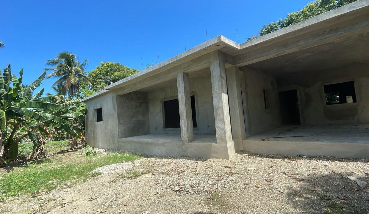 Veragua Front View